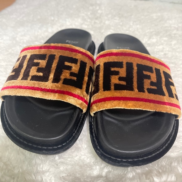 Authentic Fendi Zucca iconic logo pool slides - Picture 5 of 9